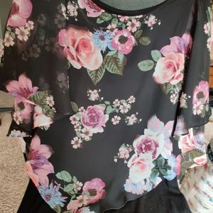 Apt 9 Women's medium handkerchief lined blouse